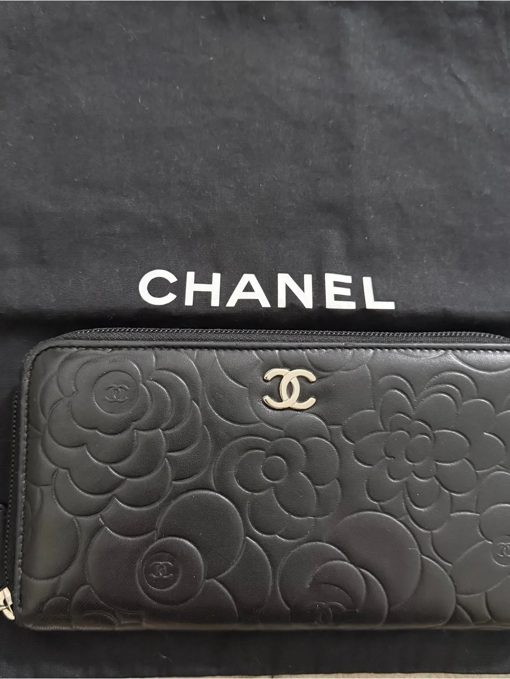 Chanel camellia Black Zip-Around Wallet - Sleek Everyday Organizer